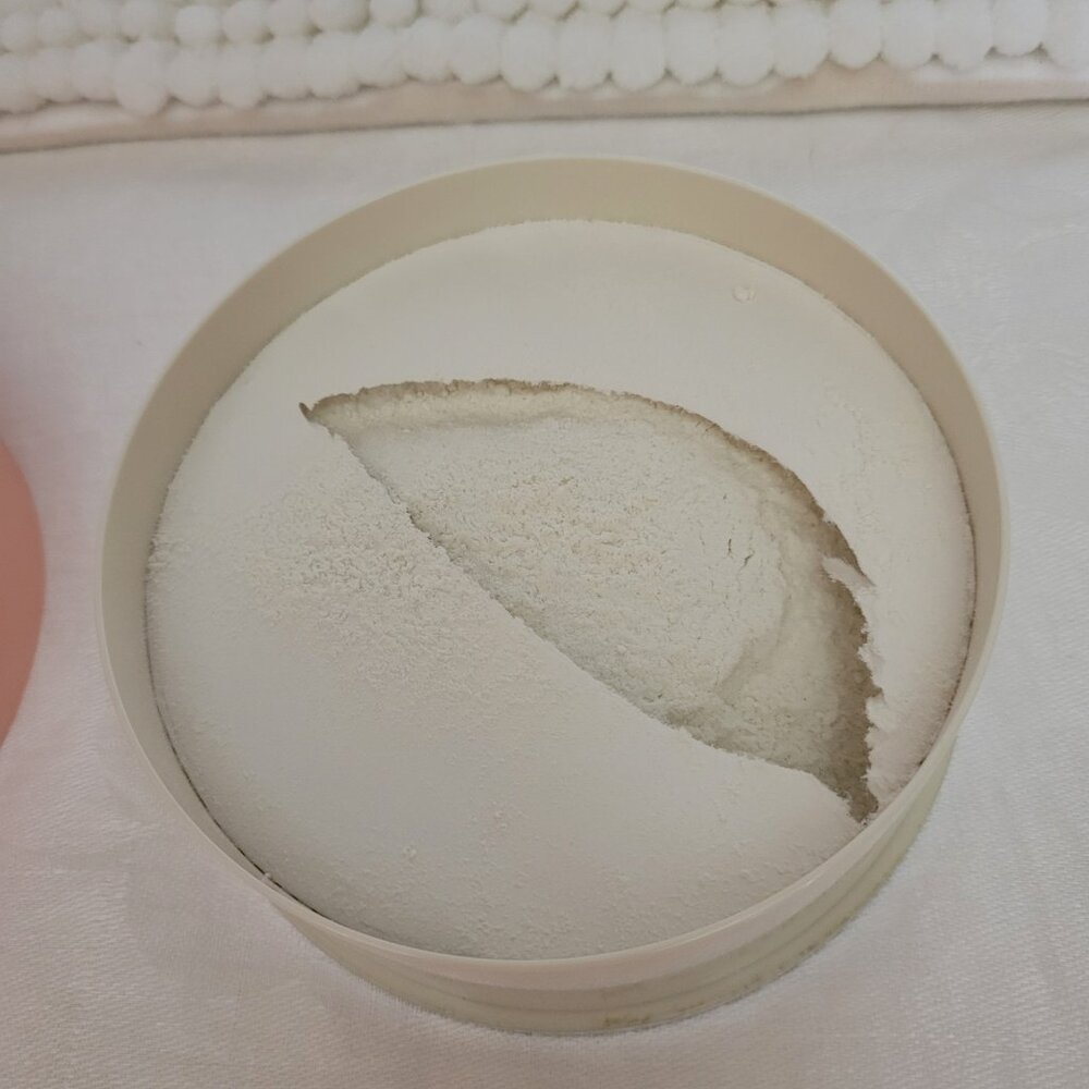 Avon Pearls & Lace Ultra Perfumed Beauty Dust powder vintage round container - Picture 4 of 6